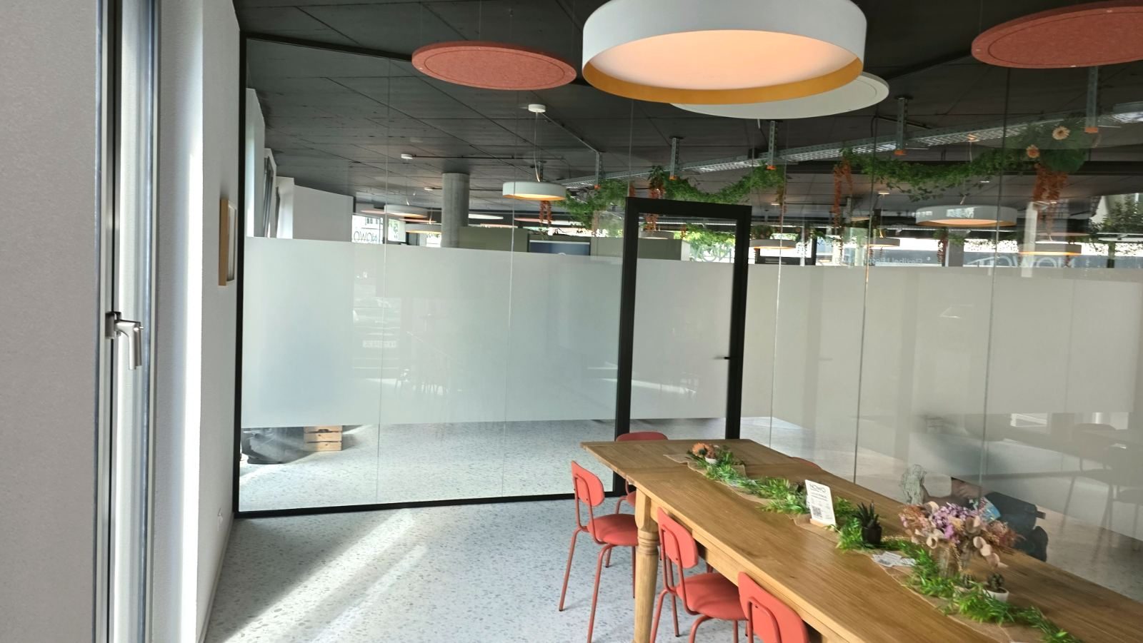 Eingang zum Sitzungszimmer im nowo in Widnau